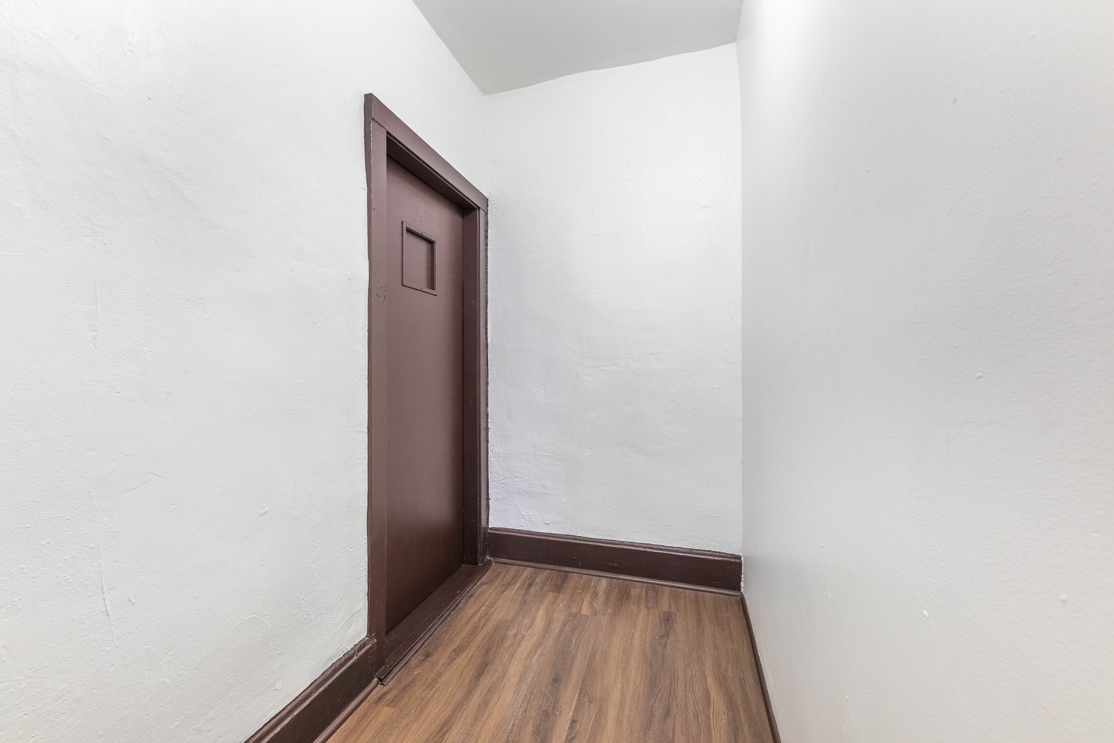 1115 West 17th Street, Unit 2F Chicago, IL 60608 - Photo 20 of 28 a view of a hallway with wooden floor