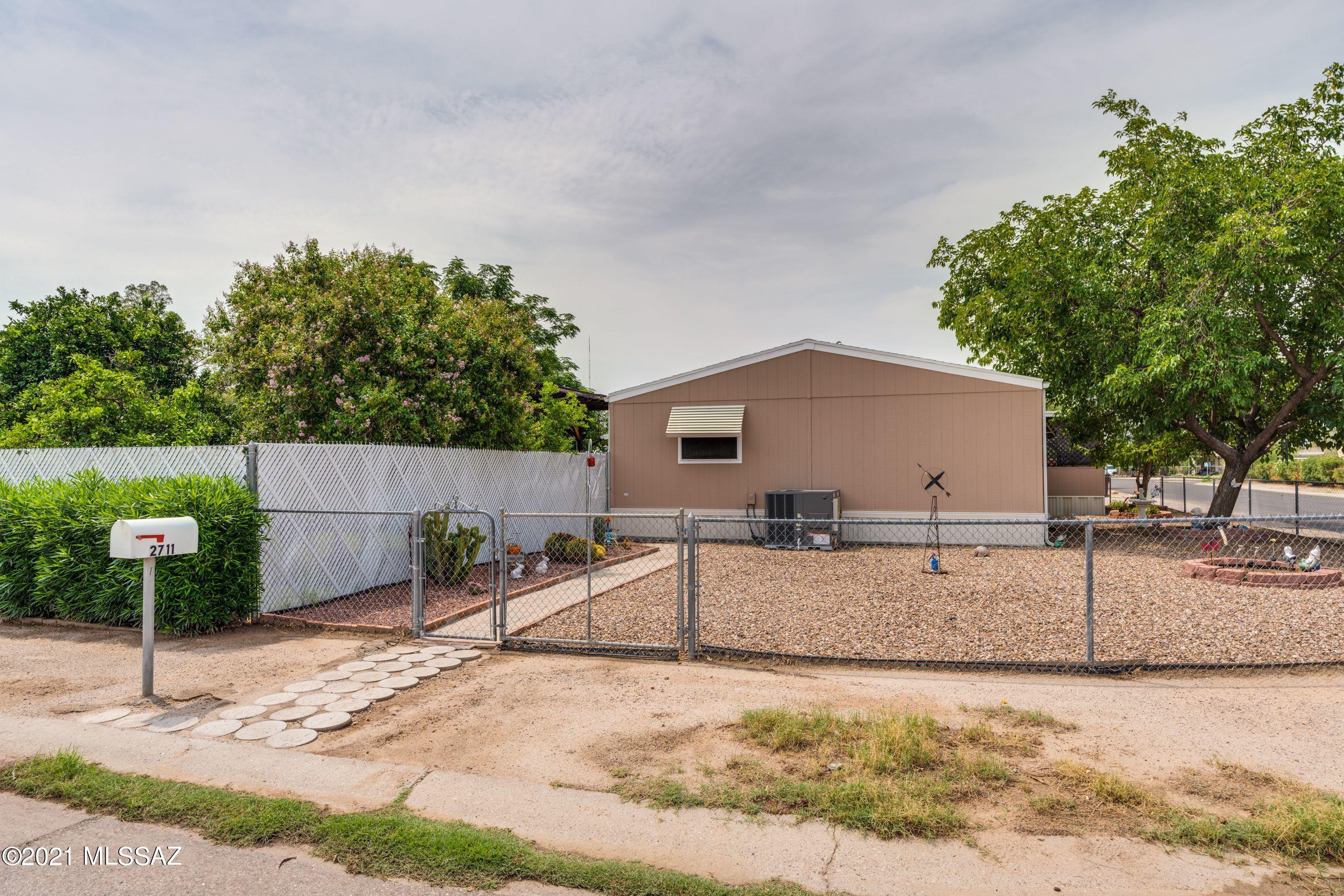 2711 West Curtis Road Tucson, AZ 85705 - Photo 3 of 32 Gallery Image 3