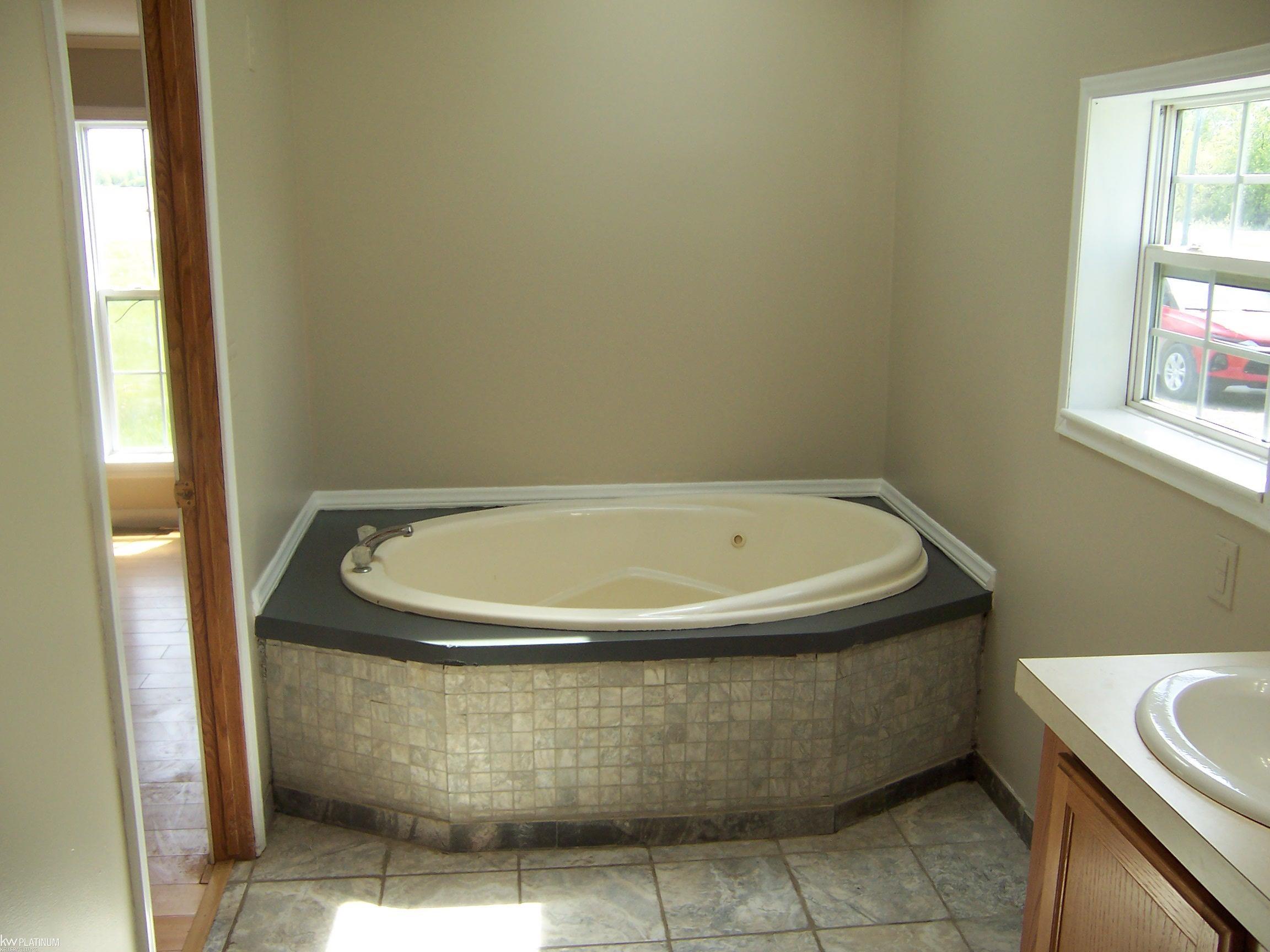 10222 Metcalf Road Avoca, MI 48006 - Photo 11 of 22