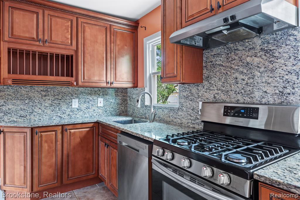 2120 Oxford Road Berkley, MI 48072 - Photo 12 of 42