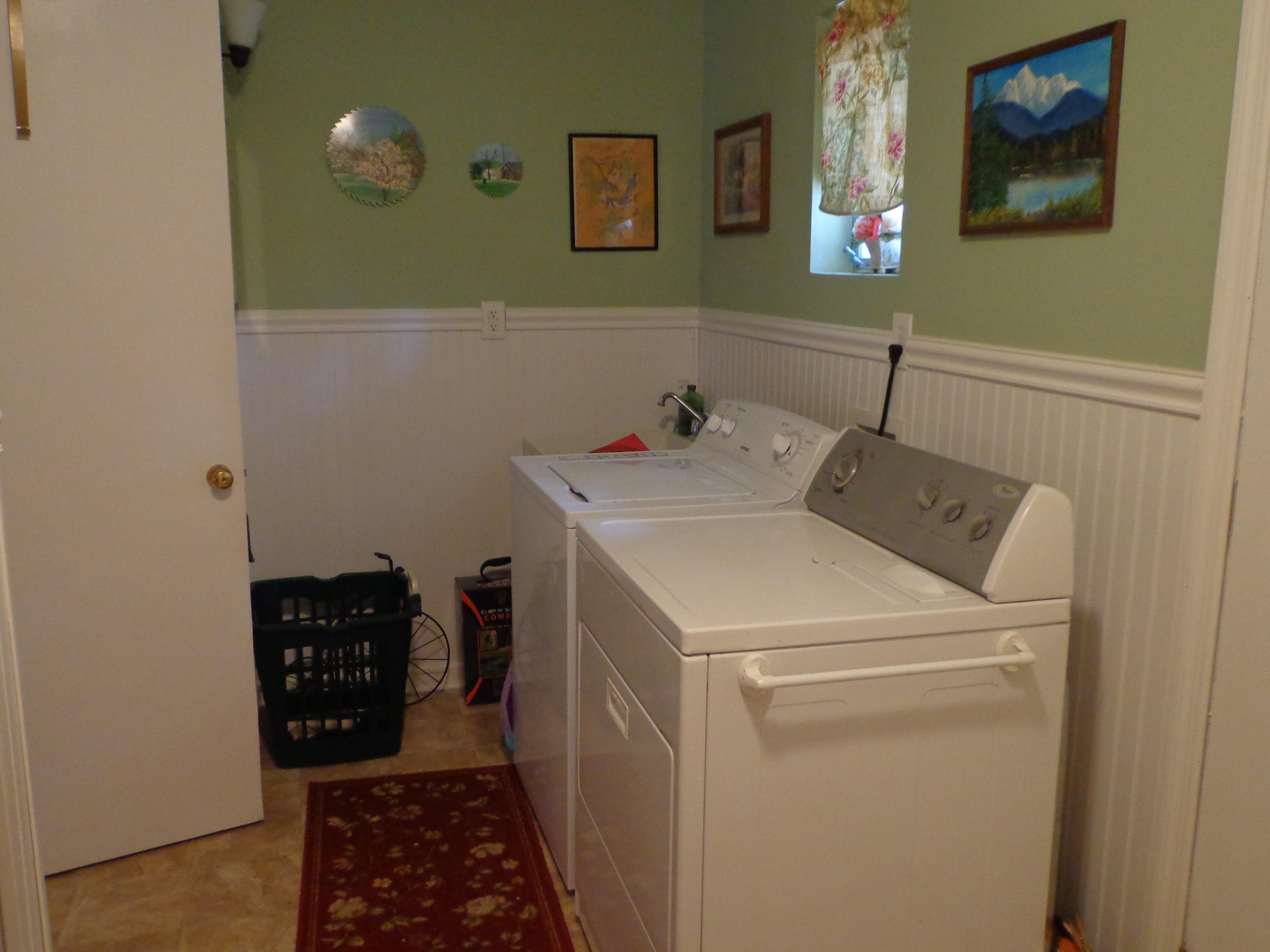 519 West Hunt Road Alcoa, TN 37701 - Photo 19 of 26 nice laundry with utility sink