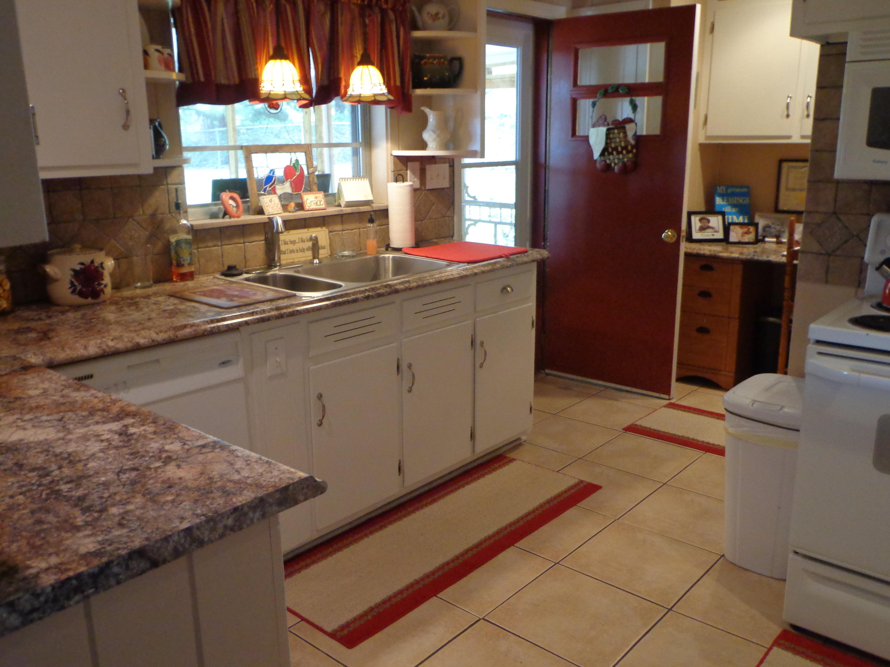 519 West Hunt Road Alcoa, TN 37701 - Photo 10 of 26 Updated Kitchen