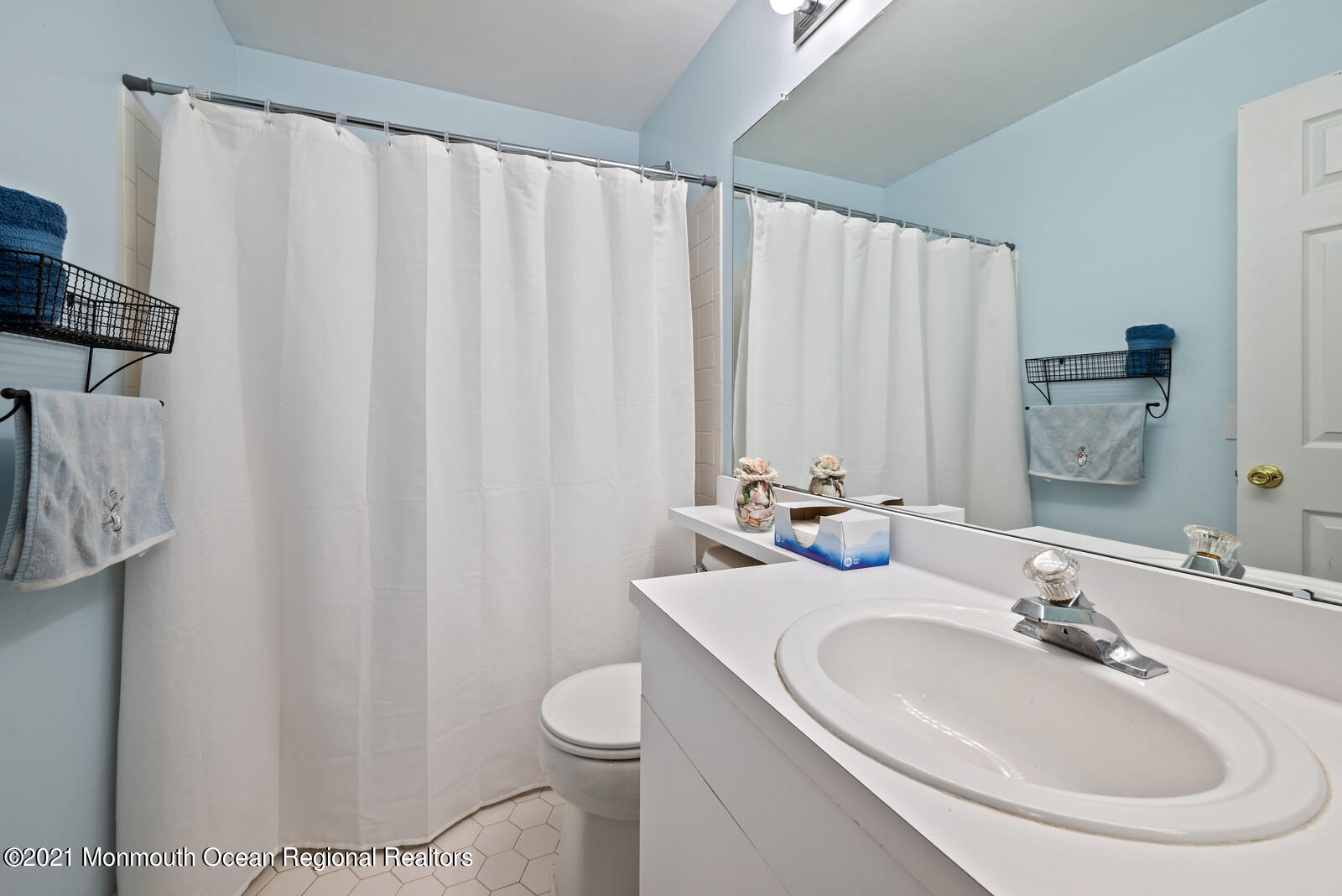 2102 Ridgeview Court, Unit 2102 Parlin, NJ 08859 - Photo 14 of 17 24_23Bathroom_mls
