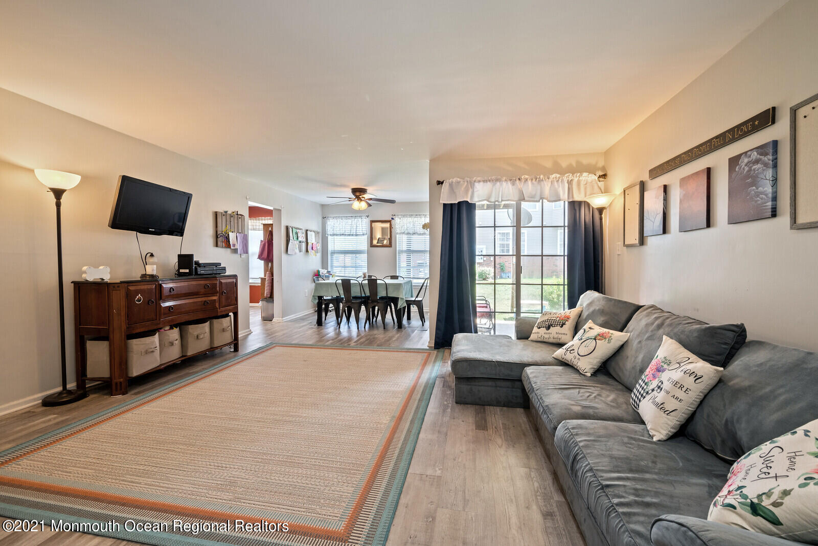 2102 Ridgeview Court, Unit 2102 Parlin, NJ 08859 - Photo 3 of 17 08_07Living_Room_mls