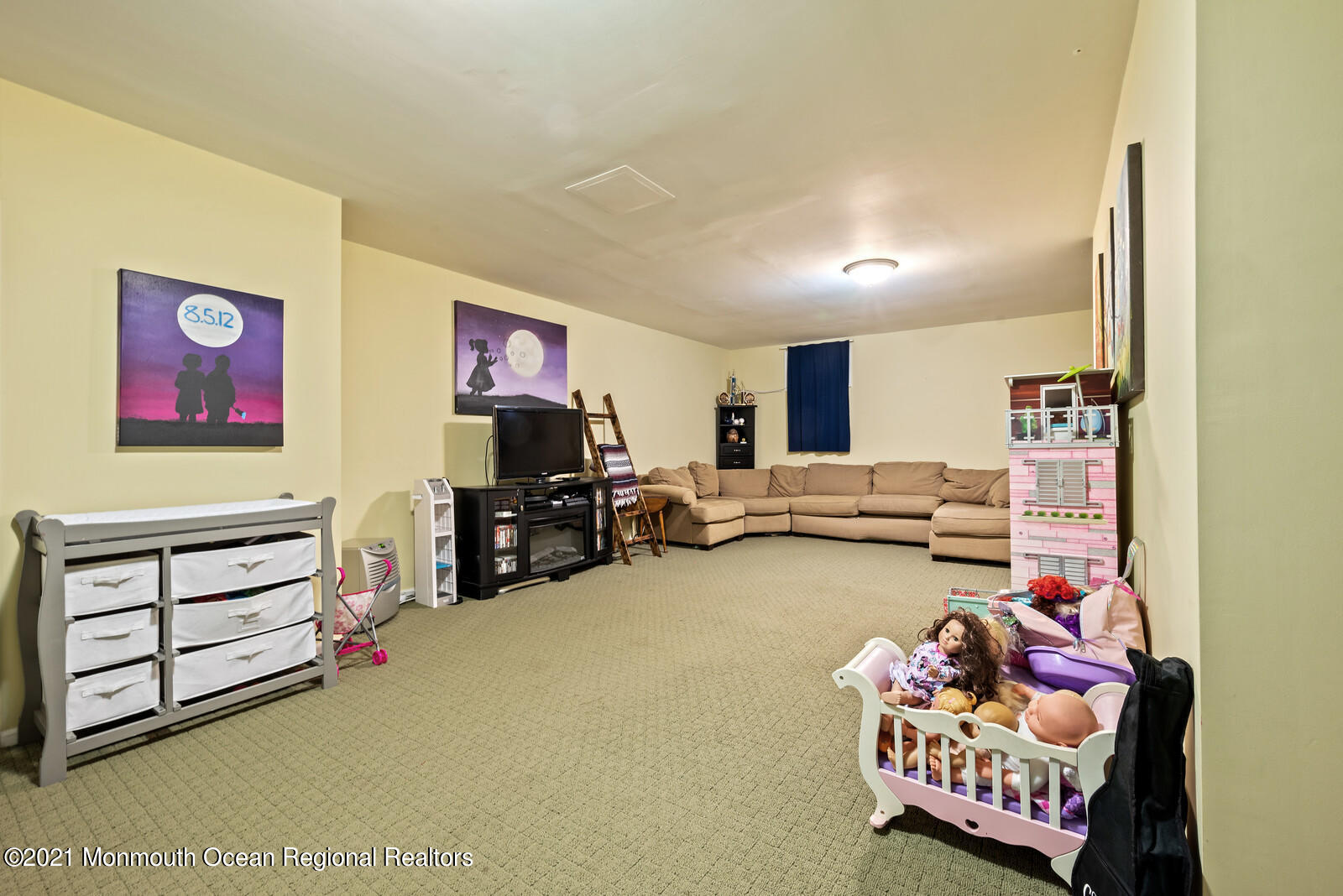 2102 Ridgeview Court, Unit 2102 Parlin, NJ 08859 - Photo 9 of 17 17_16Family_Room_mls