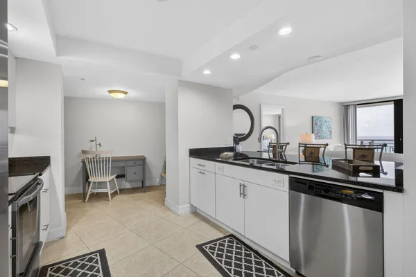 $8,000 | 3000 North Ocean Drive, Riviera Beach, FL 33404