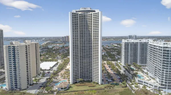 $8,000 | 3000 North Ocean Drive, Riviera Beach, FL 33404