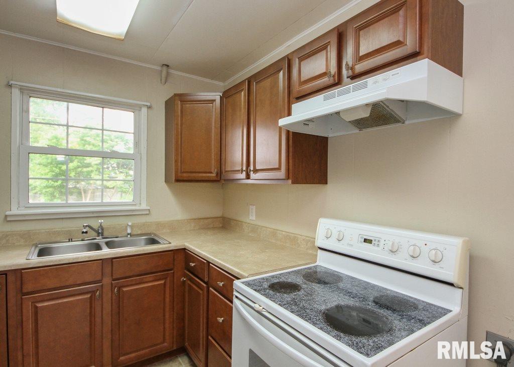 1708 Lincoln Road Bettendorf, IA 52722 - Photo 7 of 21 Gallery Image 7