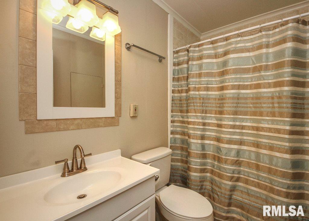 1708 Lincoln Road Bettendorf, IA 52722 - Photo 10 of 21 Gallery Image 10