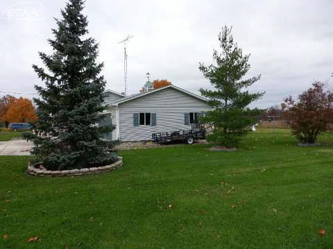 9215 South Nichols Road Gaines, MI 48436 - Photo 4 of 53 20423982-3.JPG