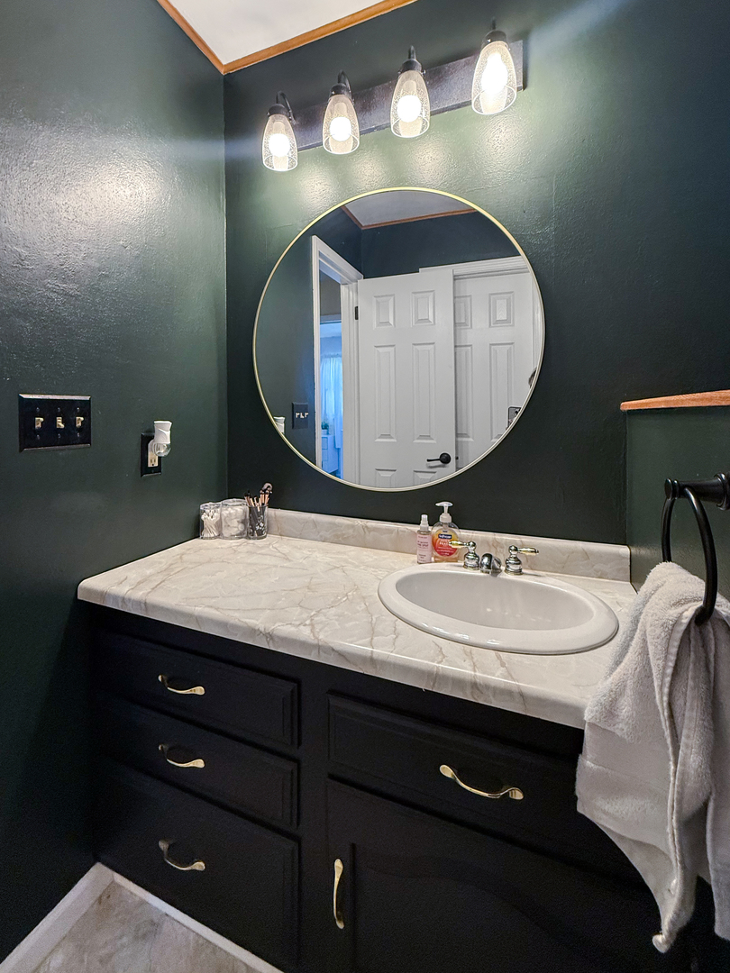 3288 Knox Drive Freeport, IL 61032 - Photo 19 of 41 a bathroom with a double vanity sink and a mirror