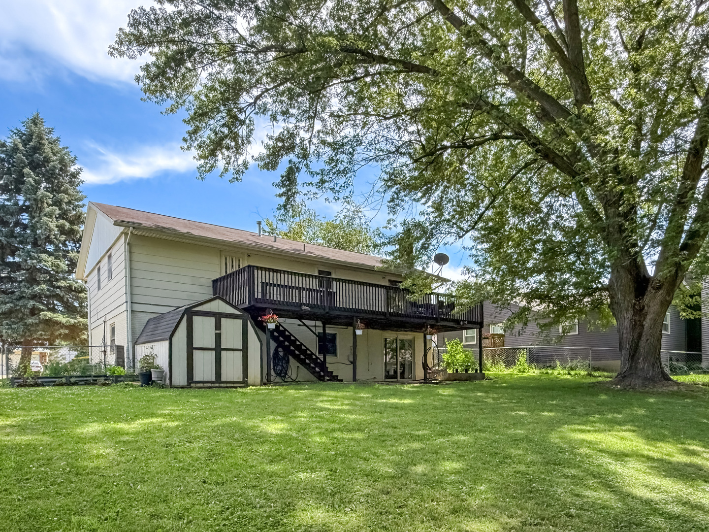 3288 Knox Drive Freeport, IL 61032 - Photo 2 of 41 front view of a house with a yard