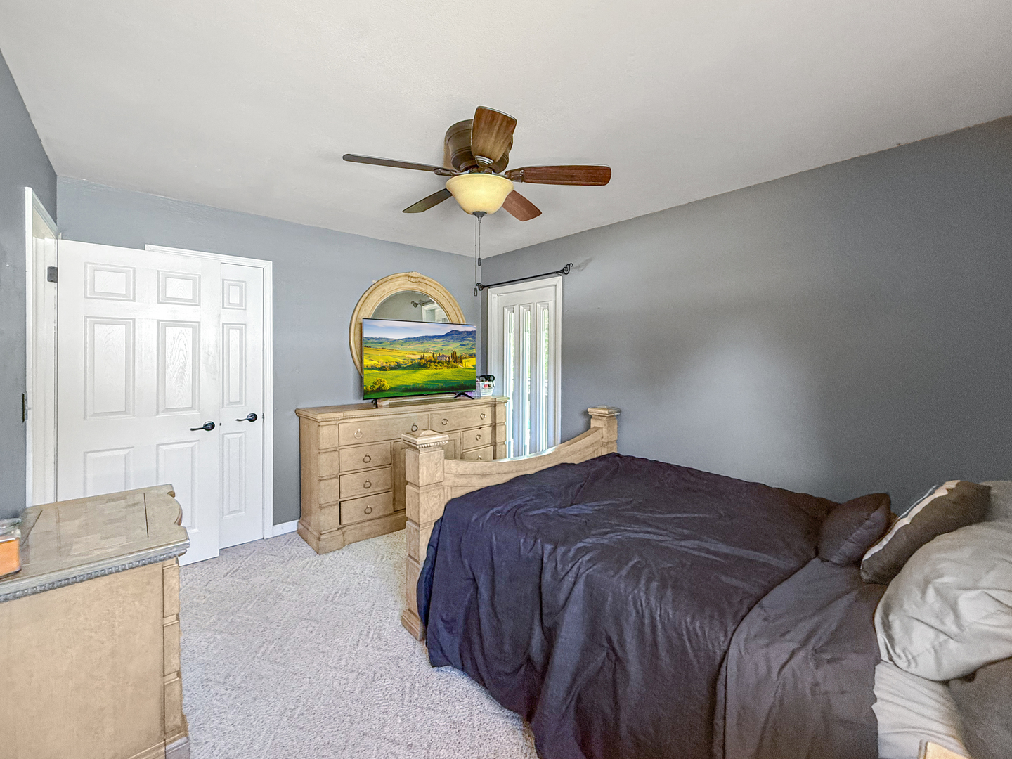 3288 Knox Drive Freeport, IL 61032 - Photo 23 of 41 a bedroom with a bed and a chandelier