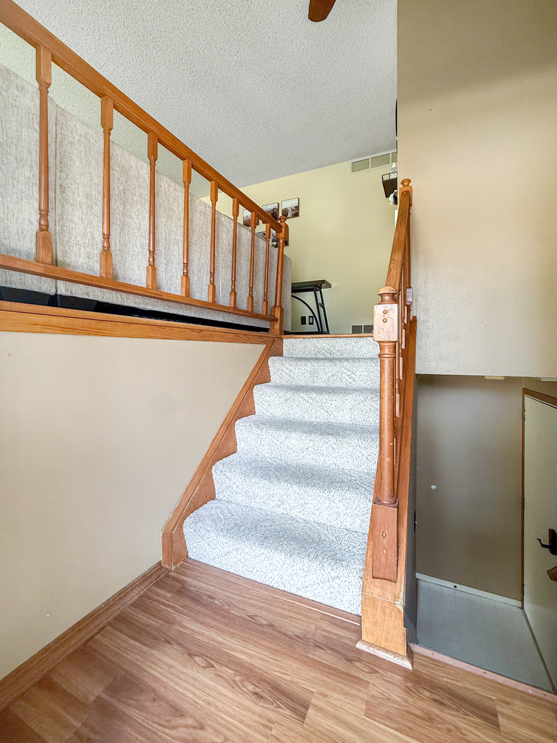 3288 Knox Drive Freeport, IL 61032 - Photo 27 of 41 a view of entryway