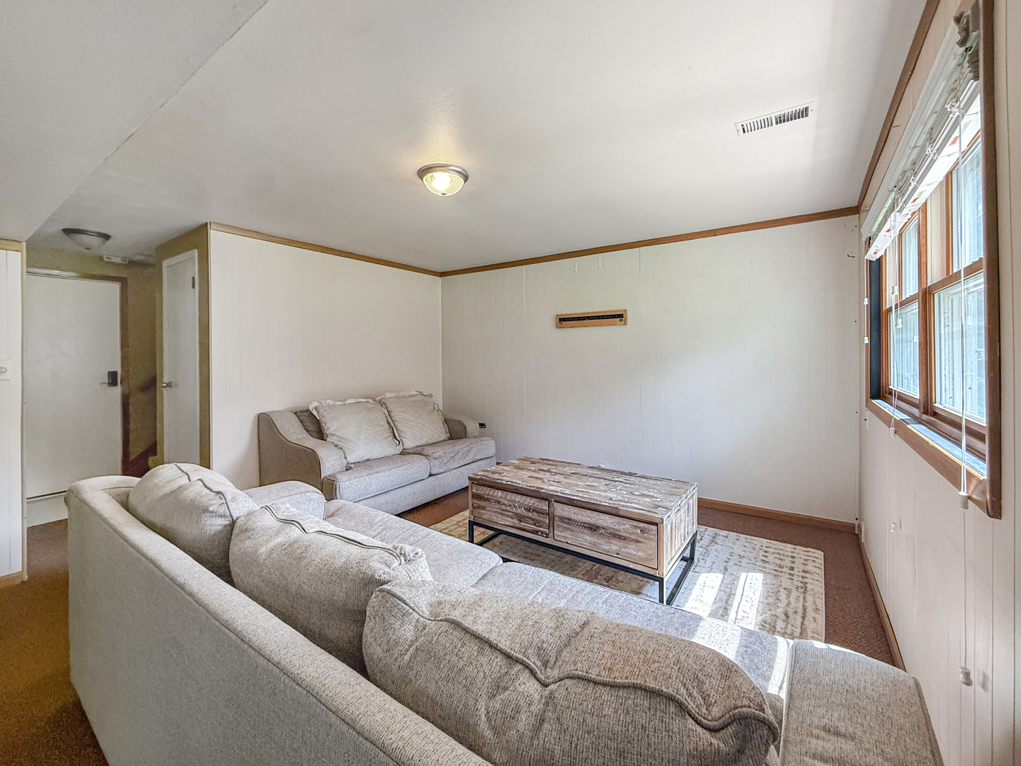 3288 Knox Drive Freeport, IL 61032 - Photo 29 of 41 a living room with furniture and a window