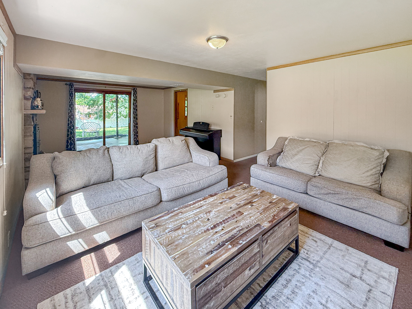 3288 Knox Drive Freeport, IL 61032 - Photo 31 of 41 a living room with furniture and a large window