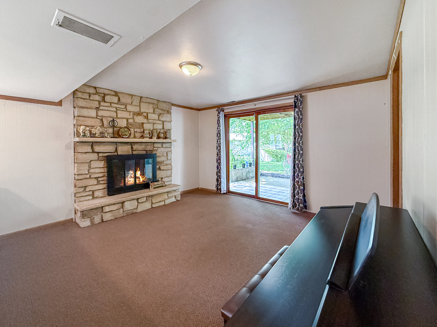 3288 Knox Drive Freeport, IL 61032 - Photo 33 of 41 a living room with furniture and a fireplace