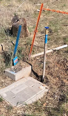 a view of entryway with fan