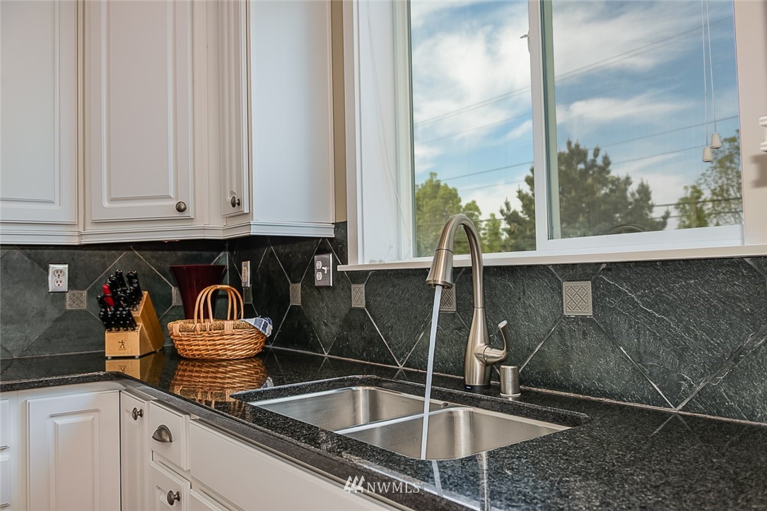 21812 39th Drive Southeast Bothell, WA 98021 - Photo 6 of 24