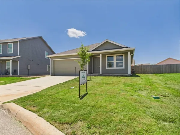 $2,100 | 114 Cairans Crossing, Fredericksburg, TX 78624
