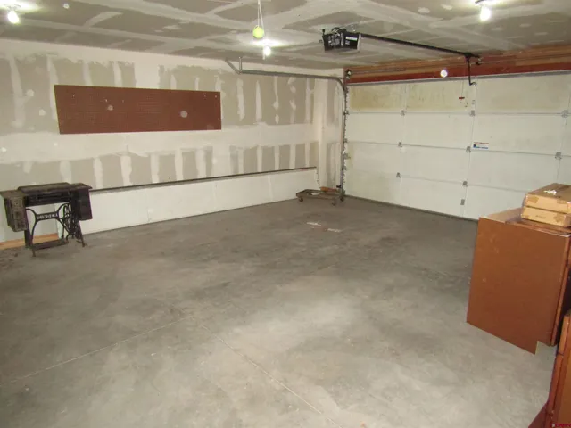 a view of a livingroom with furniture