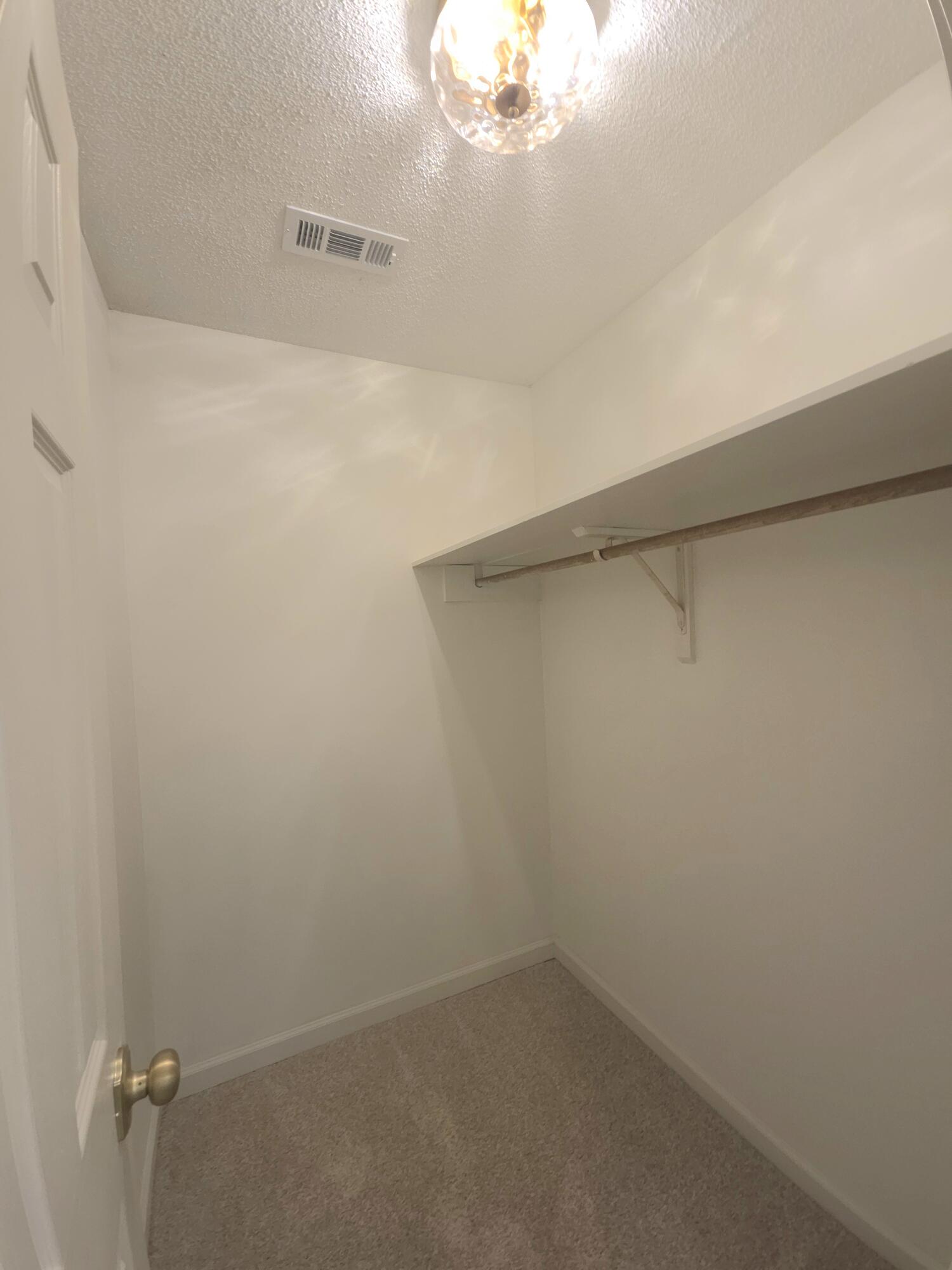 7 Treetop Court Sumter, SC 29154 - Photo 13 of 16 20260916_145938