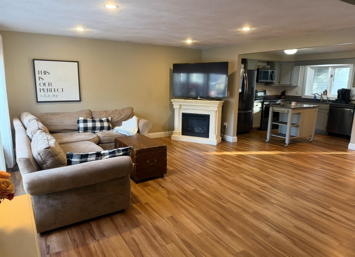 5 Tsienneto Road, Unit 41 Derry, NH 03038 - Photo 2 of 22 Gallery Image 2