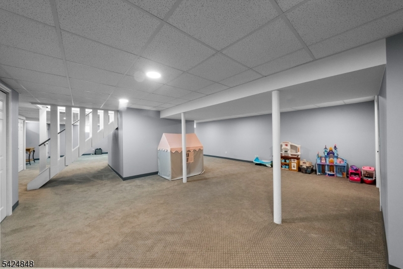 18 Valhalla Road Montville, NJ 07045 - Photo 28 of 33 a view of a livingroom with glass door