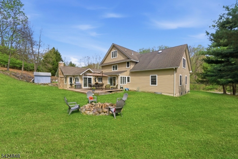 18 Valhalla Road Montville, NJ 07045 - Photo 32 of 33 a front view of a house with a garden