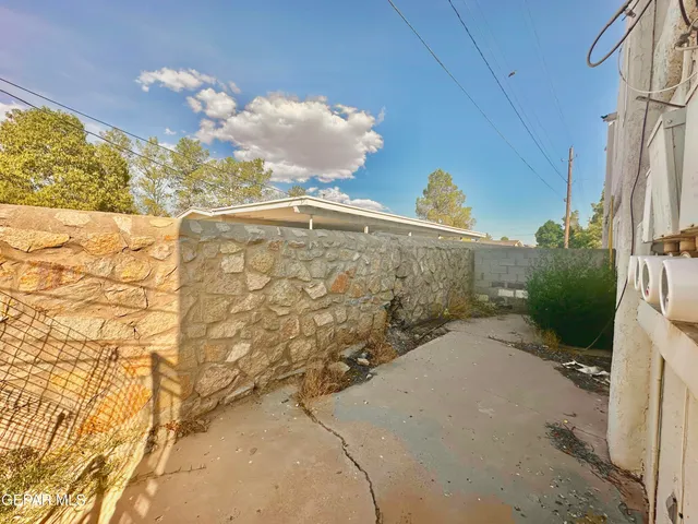 $380,000 | 421 Panahi Road, Socorro, TX 79927