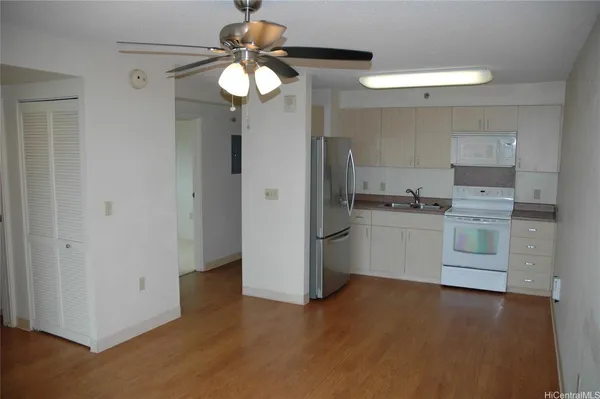 $1,990 | 94-979 Kau'Olu Place, Unit 502, Waipahu, HI 96797