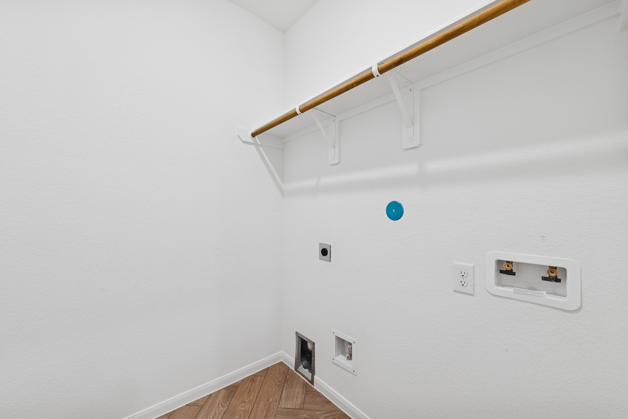 32402 Mimosa Ridge Lane Waller, TX 77484 - Photo 24 of 32 Laundry room