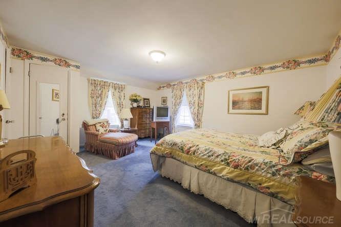 1660 Fairholme Road Grosse Pointe, MI 48236 - Photo 17 of 32 31339234-16.JPG