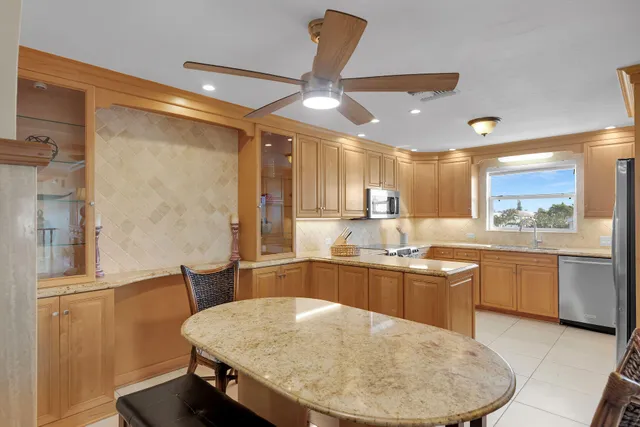 $3,650,000 | 580-590 10th Street, Key Colony Beach, FL 33051