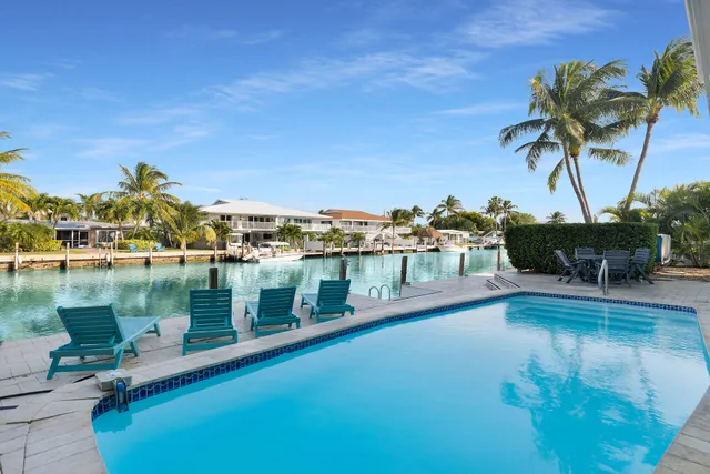 $3,650,000 | 580-590 10th Street, Key Colony Beach, FL 33051