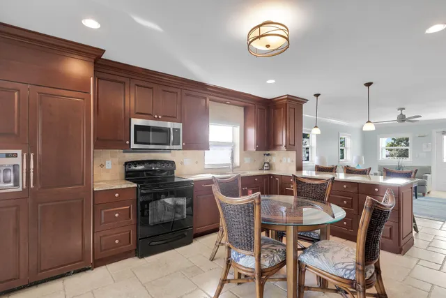 $3,650,000 | 580-590 10th Street, Key Colony Beach, FL 33051