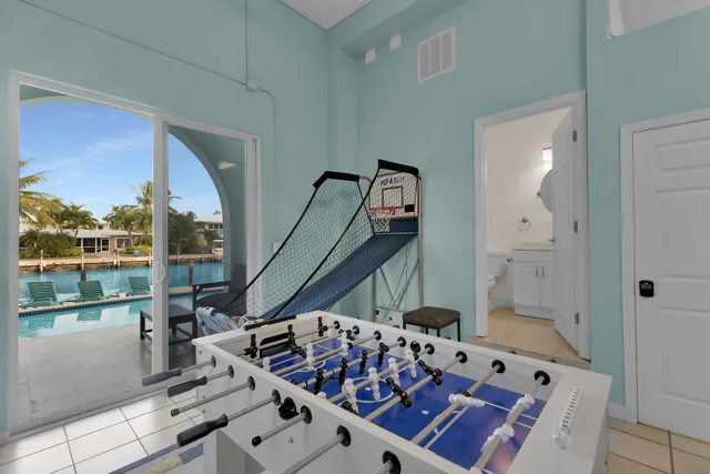 $3,650,000 | 580-590 10th Street, Key Colony Beach, FL 33051