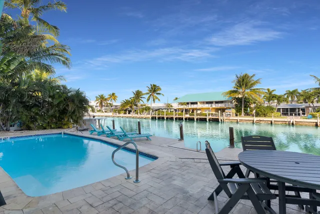$3,650,000 | 580-590 10th Street, Key Colony Beach, FL 33051