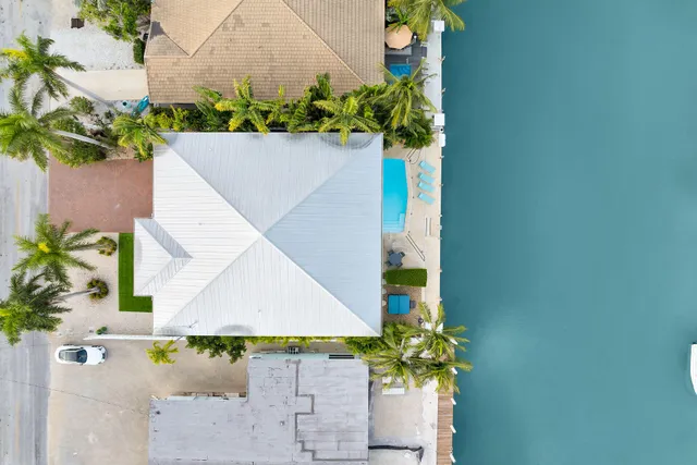 $3,650,000 | 580-590 10th Street, Key Colony Beach, FL 33051