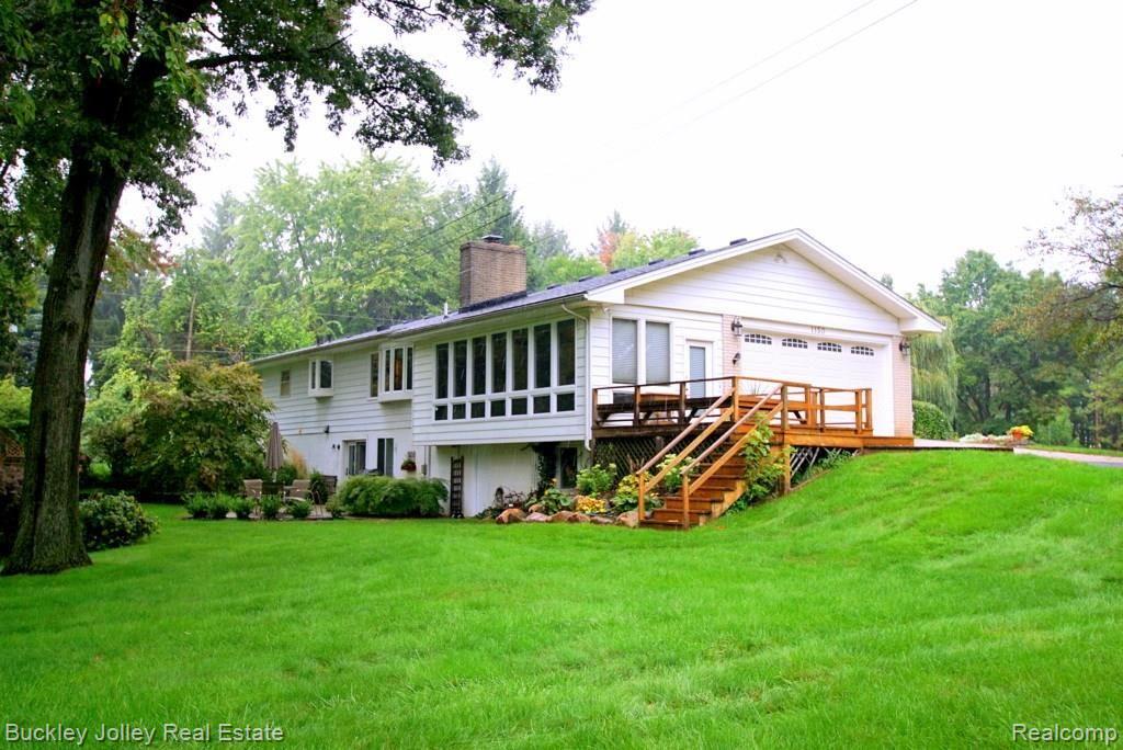 1150 Taylor Road Brighton, MI 48114 - Photo 24 of 27 Aluminum and Brick Exterior