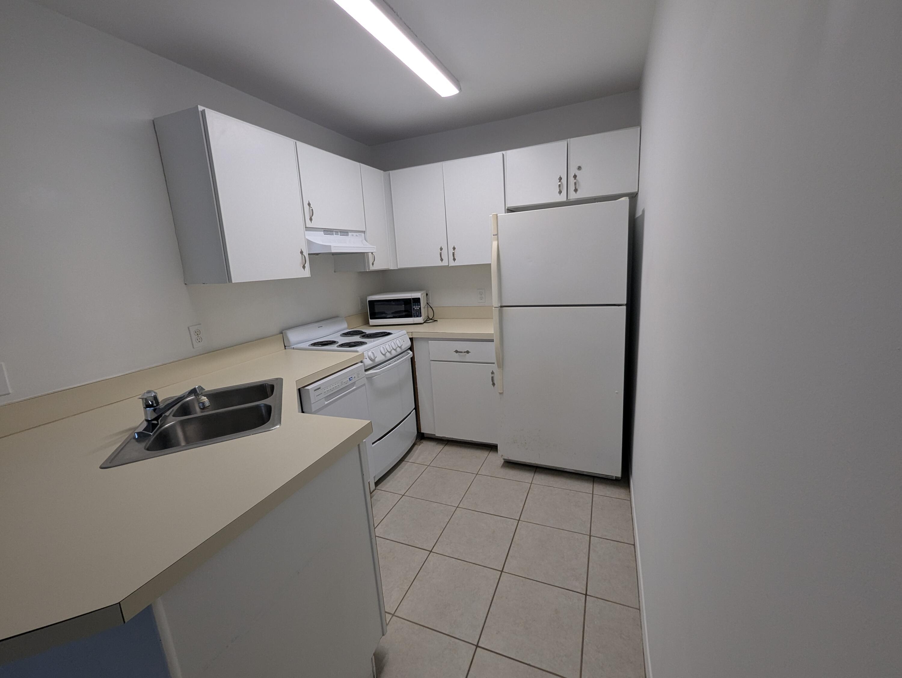 126 South Walton Lakeshore Drive, Unit 304 Inlet Beach, FL 32461 - Photo 6 of 13 a kitchen with a refrigerator a stove a sink and cabinets