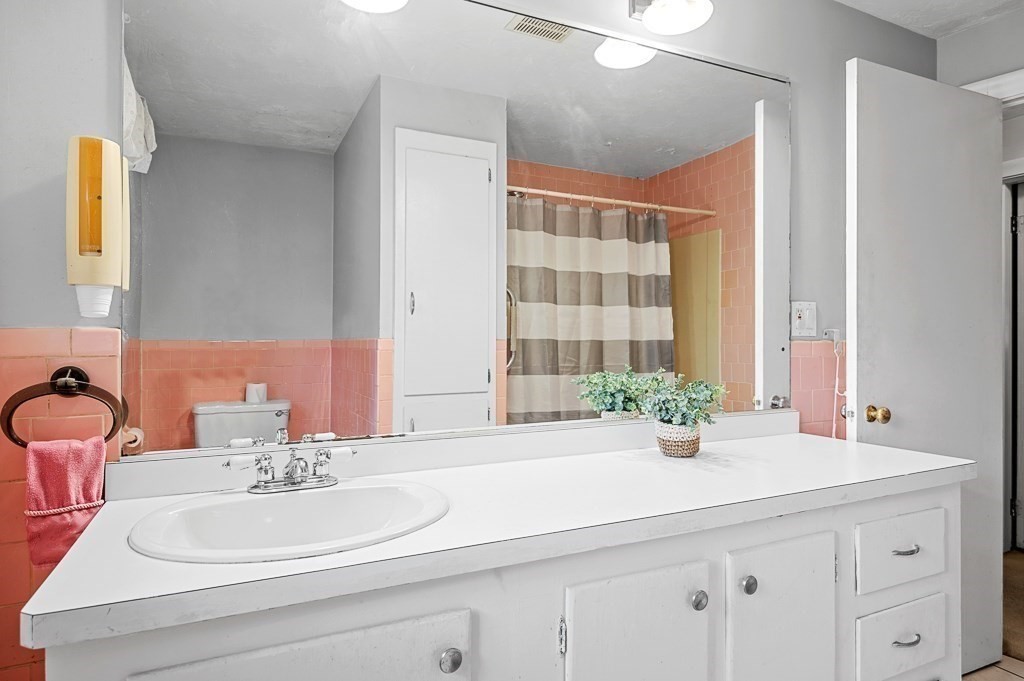 43 Cold Spring Road Holliston, MA 01746 - Photo 18 of 37 Gallery Image 18