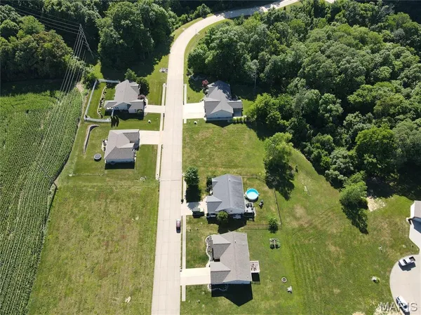 $40,500 | 428 Bluff Meadows Drive, Valmeyer, IL 62295