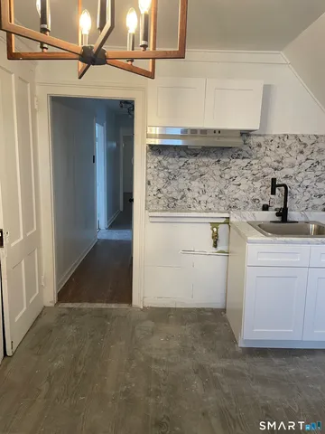 $1,600 | 69 West Liberty Street, Unit 3, Waterbury, CT 06706