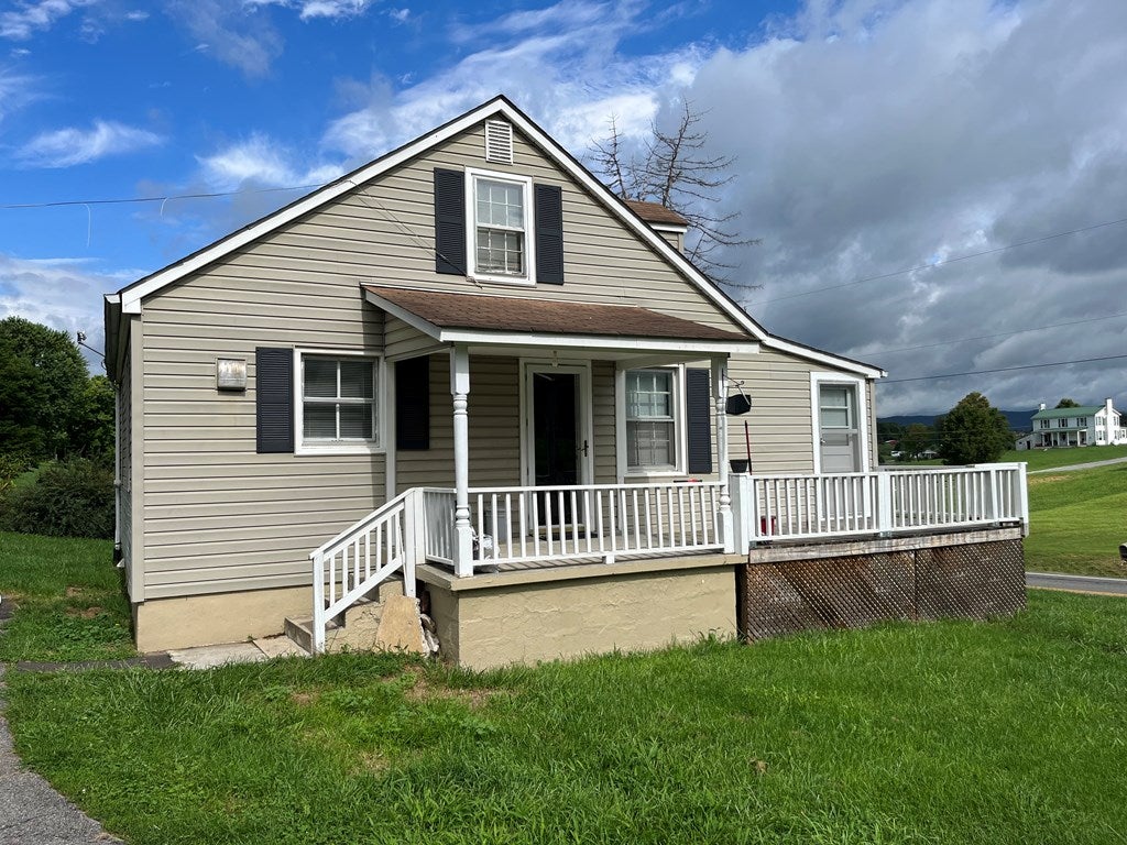 4997 Thornspring Road Pulaski, VA 24301 - Photo 16 of 49 Gallery Image 16