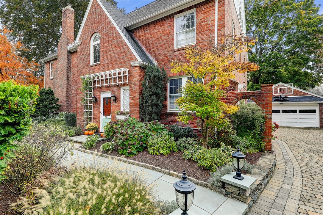 441 Rochambeau Avenue Providence, RI 02906 - Photo 1 of 50 Gallery Image 1