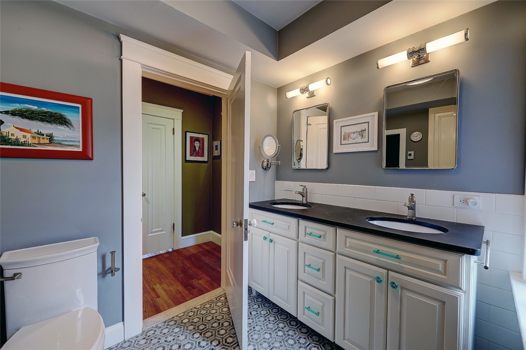 441 Rochambeau Avenue Providence, RI 02906 - Photo 30 of 50 Primary Suite bath