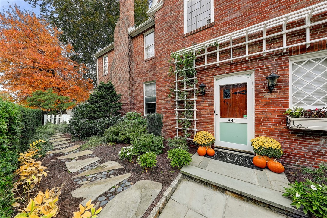 441 Rochambeau Avenue Providence, RI 02906 - Photo 3 of 50 Gallery Image 3
