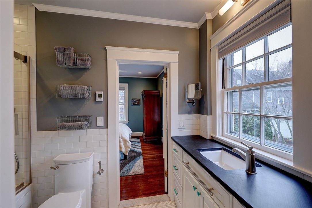 441 Rochambeau Avenue Providence, RI 02906 - Photo 36 of 50 Full bath connecting 2nd bedrooms