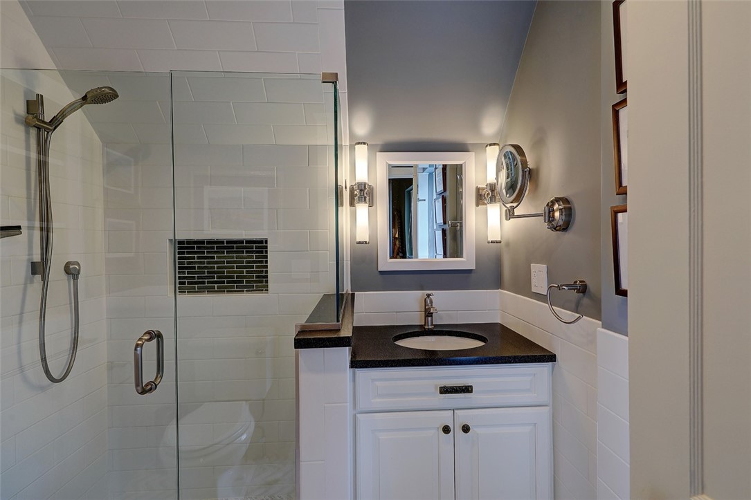 441 Rochambeau Avenue Providence, RI 02906 - Photo 43 of 50 3rd floor bath